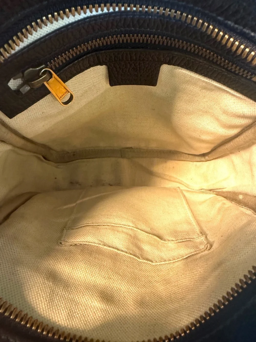 Gucci black pebbled